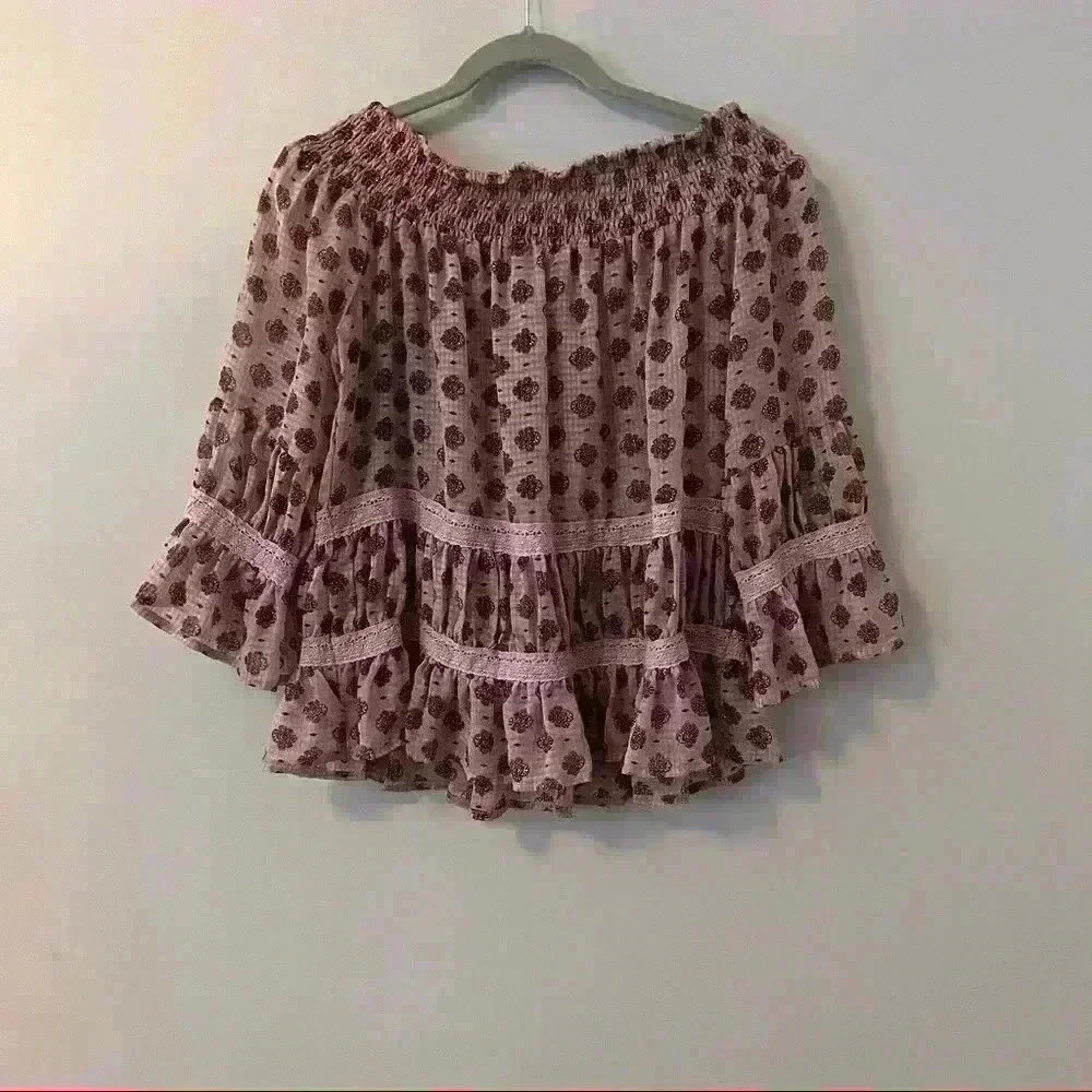 Eyeshadow off the shoulder 3/4 bell sleeve blouse - size M Medium - Picture 5 of 6